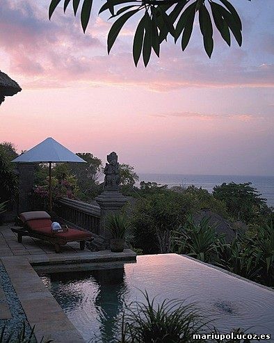 Курорт Four Seasons Остров Бали в заливе Jimbaran Bay > One Bedroom Villa plunge pool at sunset 